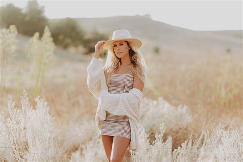 What To Wear For Senior Pictures | 5 Game Changing Tips — JENRENPRO