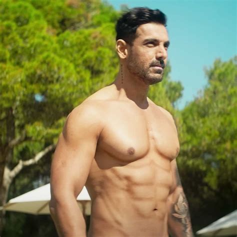 A 15-minute workout to beef up those biceps and triceps | GQ India