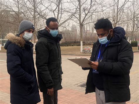 【新春走基层】在津非洲留学生志愿者：中国的抗疫措施让我们安心_四川在线