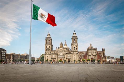 Zócalo in Mexico City - Explore the Heart of the Historic District at ...