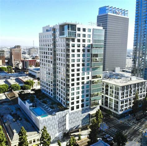 High-Rise Building 的图像结果