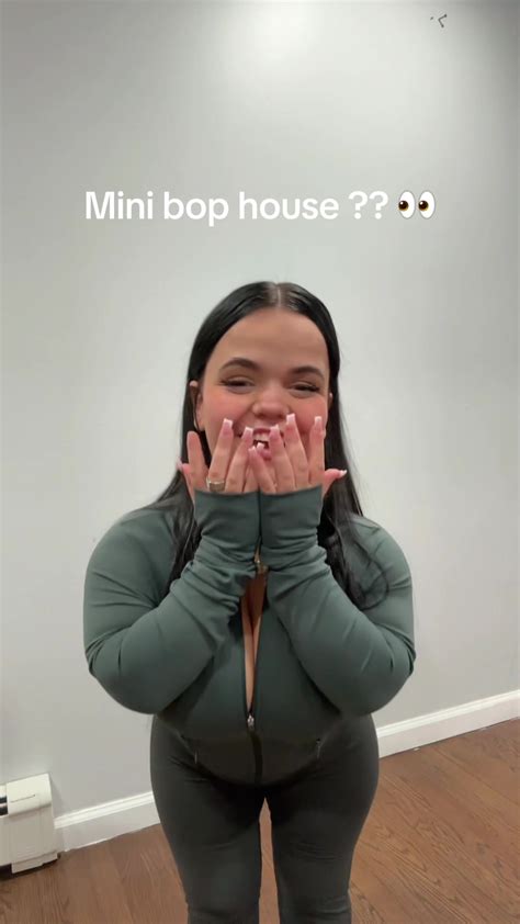 meg (@megbanksxo) - Urlebird