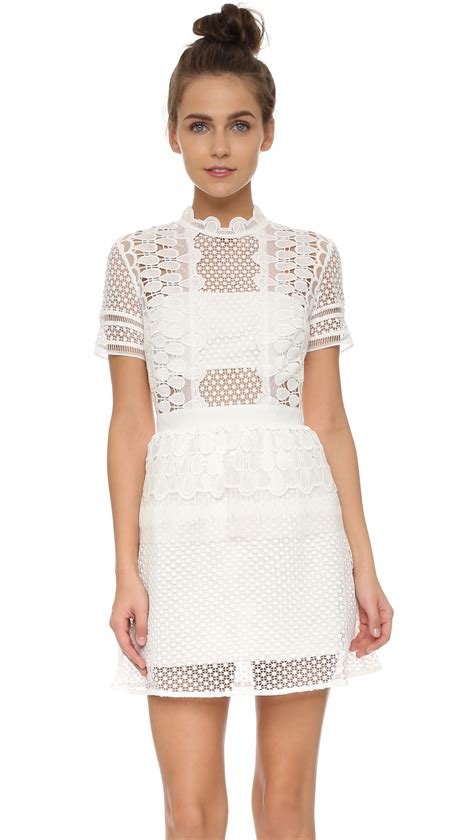 Lyst Alice + Olivia Ruched Bateauneck Dress in White