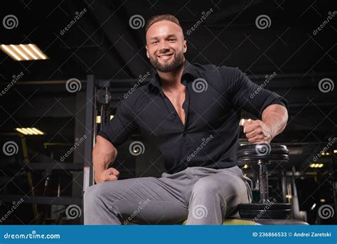 Muscle in Business Suit 的图像结果