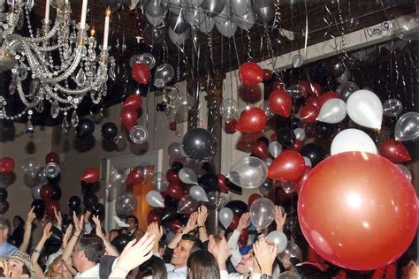 Exploding Confetti Balloons 的图像结果