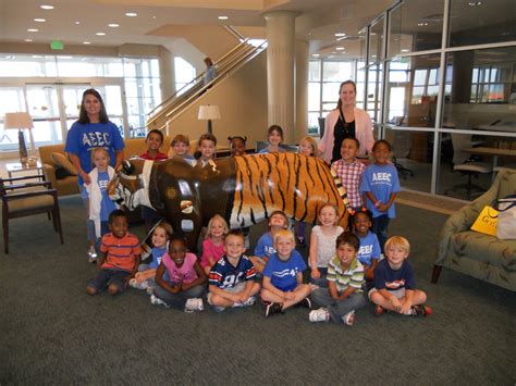 Mrs. Griffies' Kindergarten Class: Auburn University Regional Airport