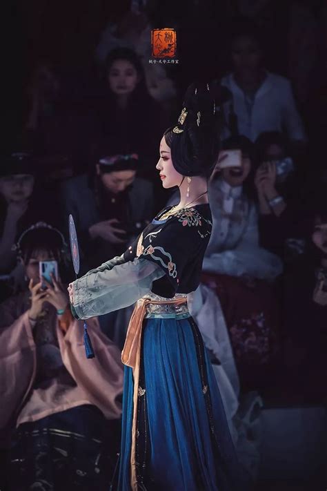 【汉服美图】华丽惊艳！2019年华裳九州汉服走秀返图合集！ - 图赏 - 爱汉服