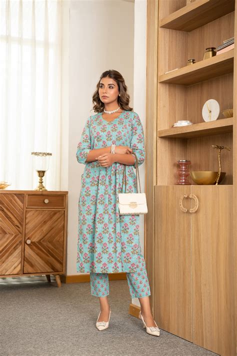 Kurta Sets for Women | Latest Kurti Sets Online – Thread Counts