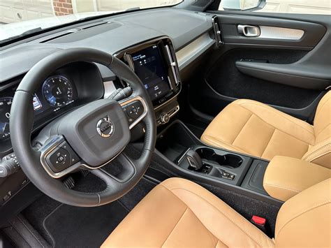 2020 Volvo XC40 T4 Momentum Stock # 339615 for sale near Edgewater Park, NJ | NJ Volvo Dealer