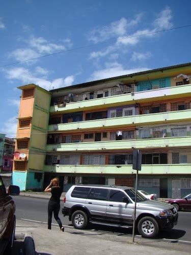 Deterioro de edificios en Colón pone en riesgo a sus residentes | La ...