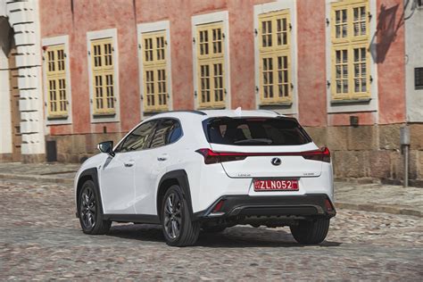 Photo Gallery: The Lexus UX 200 F SPORT in Ultra White – Lexus Enthusiast | Lexus Enthusiast