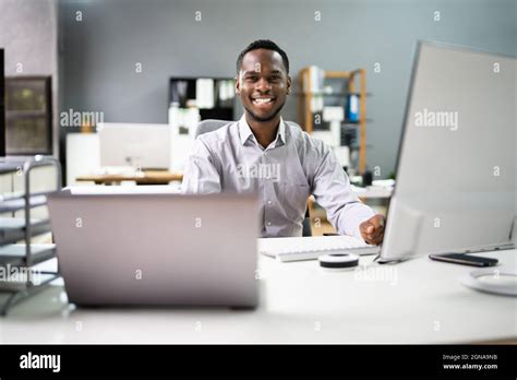 Man Using Computer Professional 的图像结果