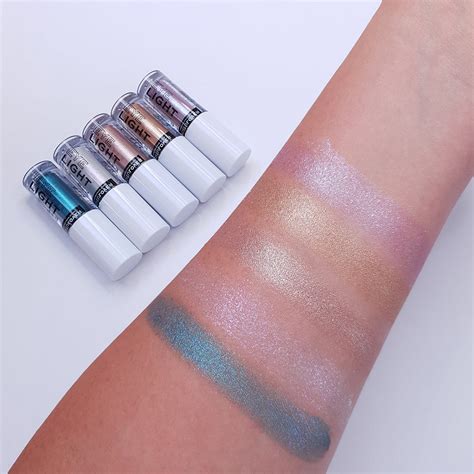 Shop Revolution Relove Eye Light Metallic Eyeshadow Online – HOK Makeup