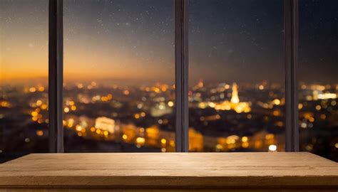 Small Window City View 的图像结果