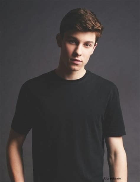 Shawn Mendes weight, height and age. We know it all!