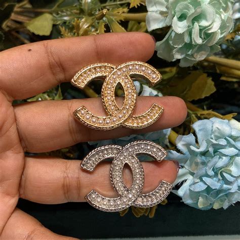 SMALL CC BROOCH – Primo Jewels