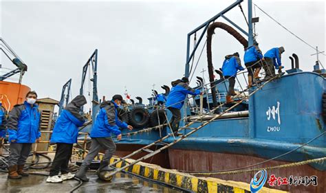 实拍胶州湾小围网捕鱼 记录渔民的勤劳与智慧 - 青岛新闻网