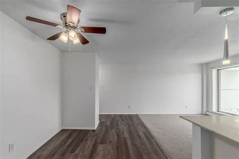 Mark Twain Apartments - Lakewood, OH 44107 | ApartmentGuide.com