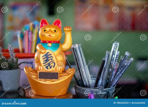 Maneki Neko, Japanese Lucky Cat, Ingot Mean Symbols of Good Luck Stock Image - Image of luck ...