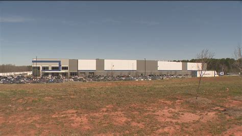 Postal workers union president talks about major issues at metro Atlanta USPS distribution ...