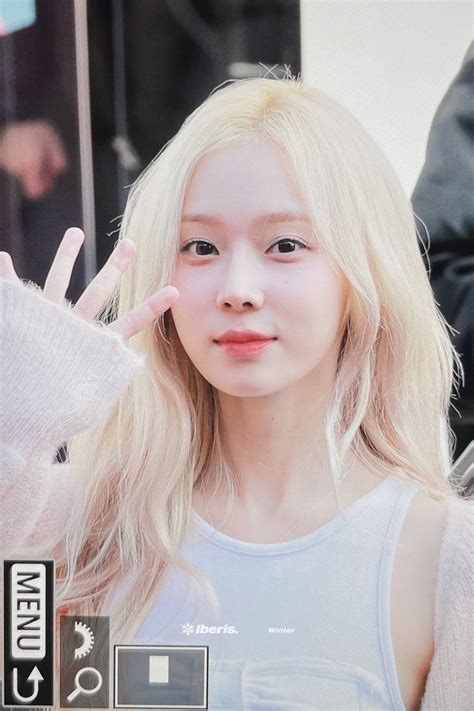 더쿠 - 오늘 마몽드 팝업스토어 출근한 윈터 사진 모음