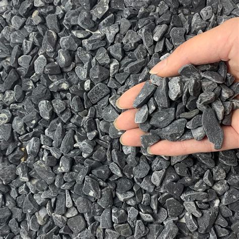 FANTIAN 2 lbs Black Gravel Rocks for Garden, 6-9 mm Decorative Black ...