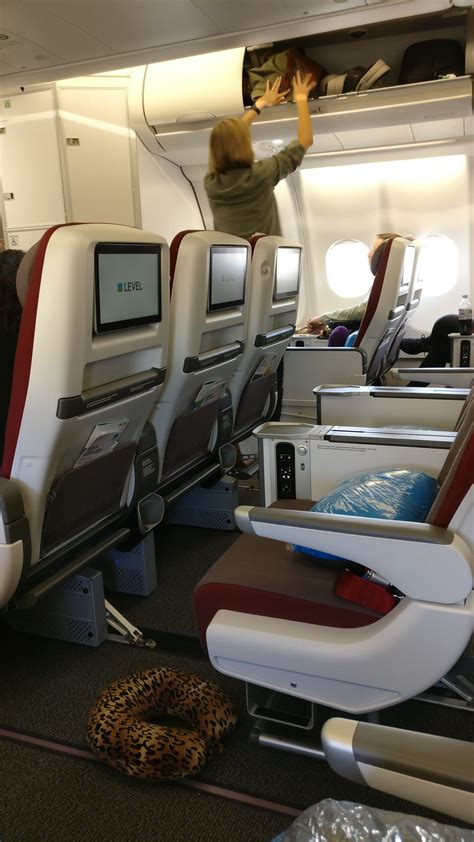 Flight Review: LEVEL Airlines IB 2622 Premium Economy OAK-BCN ...