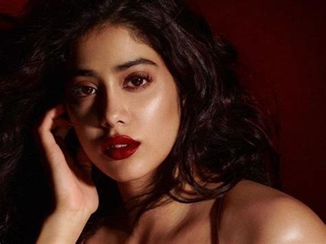 Be It Glass Skin Or Winged Liner The Best Janhvi Kapoor Makeup Looks Of ...