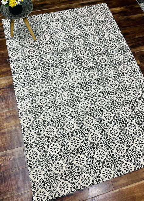 Get Abstract Design Rug at ₹ 2449 | LBB Shop