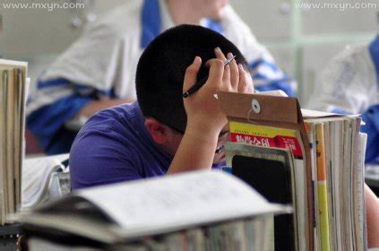孩子高考失利怎么办父母该怎么安慰？高考失利复读好不好