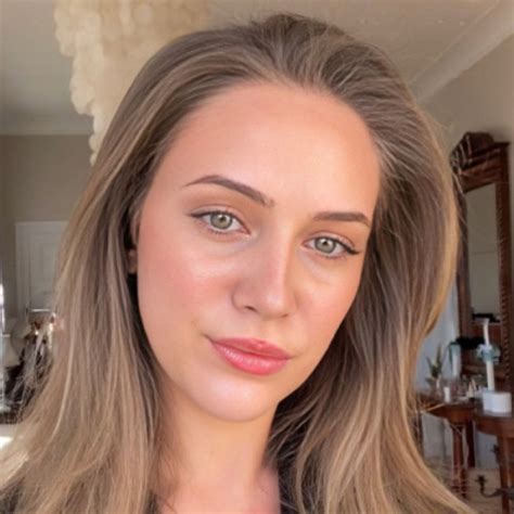 Gabriella - Physics teacher - ₹3218/h