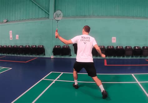 Backhand Clear Badminton 的图像结果