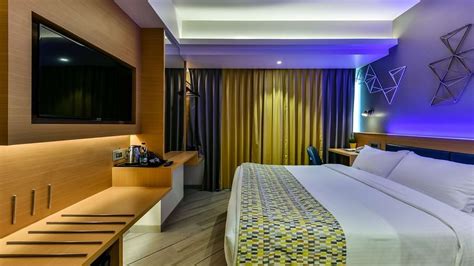 Urban Corner Room near US Consulate | Indie Stays, BKC