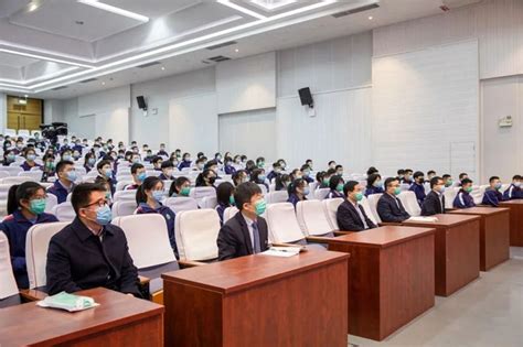 济宁海达行知学校：国旗下 校长为师生带来“开学第一课” - 教育 - 济宁 - 济宁新闻网