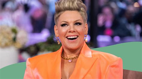 Pink Wore A See-Through Banana Print Bikini, And It Actually Works ...