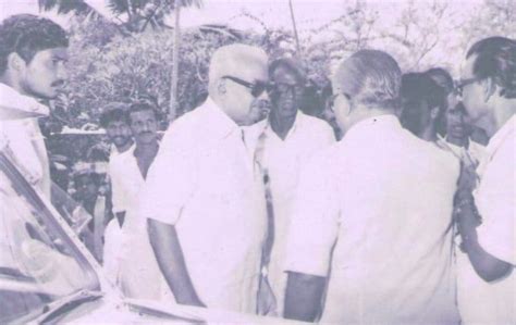 വന്നപാടെ കാലില്‍ കെട്ടിപ്പിടിച്ച് ഒറ്റക്കിടപ്പ്; പാര്‍ട്ടി വിലക്കില് ...