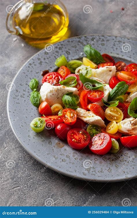Healthy Colorful Tomato Mozzarella Basil Salad with Balsamic Vinegar ...