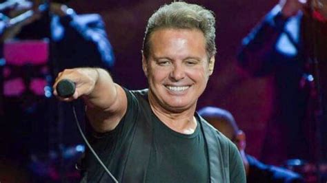 Luis Miguel 2020 / Luis Miguel And His Brothers Were Close How S The ...