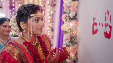 Watch Halad Rusali, Kunku Hasalaa S1 Episode 73 on JioHotstar