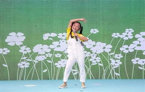 中国梦想秀：无臂女孩杨莉讲述过往的经历，想起母亲忍不住落泪_腾讯视频