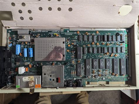 Broken Commodore Computer 的图像结果