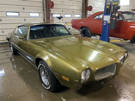 1972 Pontiac Firebird Flaunts Original V8 Power, Needs Little TLC - autoevolution