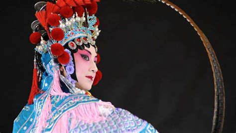 中国戏曲与西方戏剧比较_表演