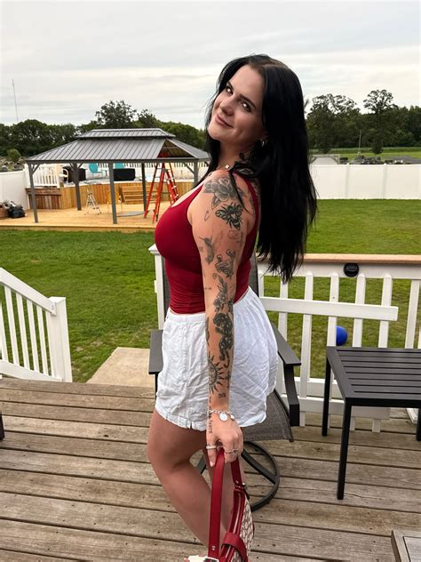 Hope Schwing | 🍒🎸🧨🎈 | Instagram