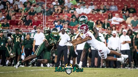 60 – Temple vs. USF 2017 – USF DB Deatrick Nichols INT by Dennis Akers ...