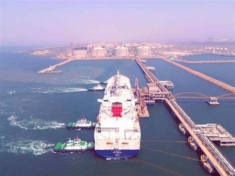 PetroVietnam Gas in talks with ExxonMobil and Novatek for LNG