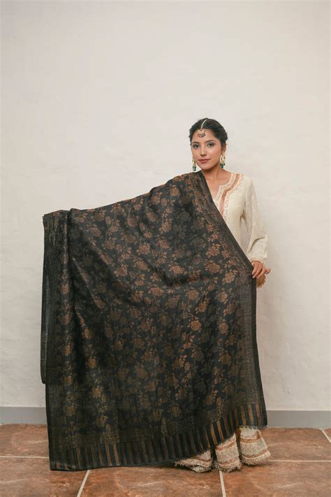 Rose Flower Zari Reversible Shawl For Women – The Shawl Studio