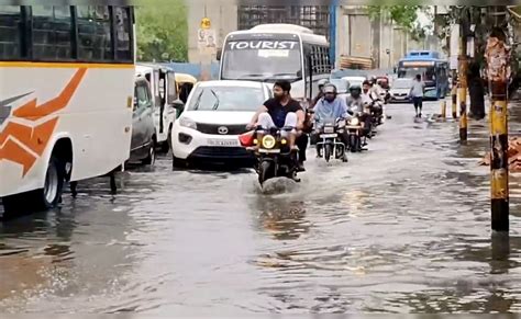 दिल्ली-NCR में आज भी होगी बारिश, जानें आनेवाले दिनों में कैसा रहेगा ...