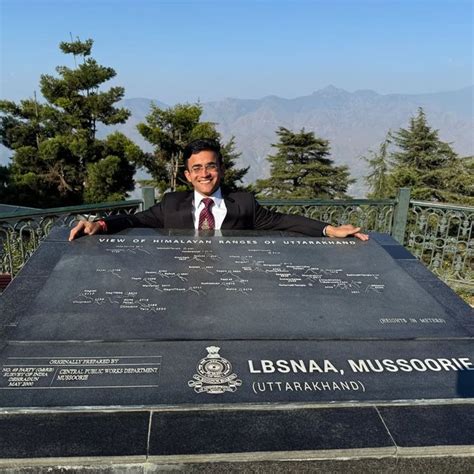 मजदूर मां को इंसाफ दिलाने के लिए बेटा बना IAS, जानें सक्सेस स्टोरी ...