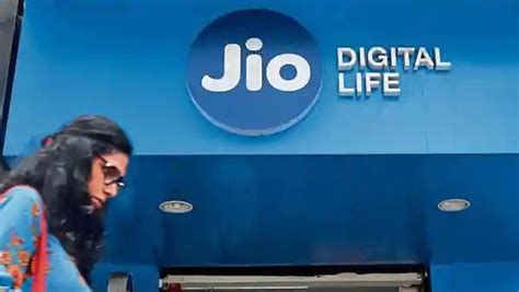 Jio's Super plan! Recharge for 1 time, free calling throughout the year ...